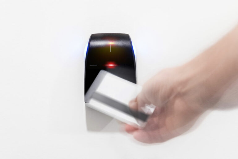 badge sécurité contôle accès vigipirate identité autorisation entrée identification passage main